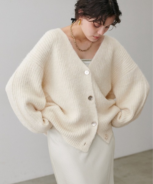 LARUTA（ラルータ）の「【LARUTA】シャギー片畦Vネックニットカーディガン（カーディガン/ボレロ・レディース・モカ/ミント/サックスブルー/アイボリー/チャコールグレー・FREE）」の2枚目の写真