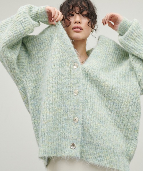 LARUTA（ラルータ）の「【LARUTA】シャギー片畦Vネックニットカーディガン（カーディガン/ボレロ・レディース・モカ/ミント/サックスブルー/アイボリー/チャコールグレー・FREE）」の4枚目の写真