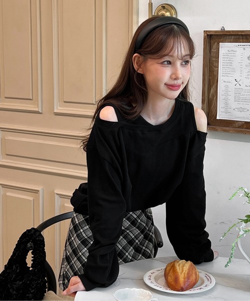 by muni:r(バイ ムニール)の「【着用動画あり・4色展開】ショルダーカットアウトスウェット(Tシャツ/カットソー・レディース・アイボリー/ブラック/グレー/チャコールグレー・FREE)」の20枚目の写真
