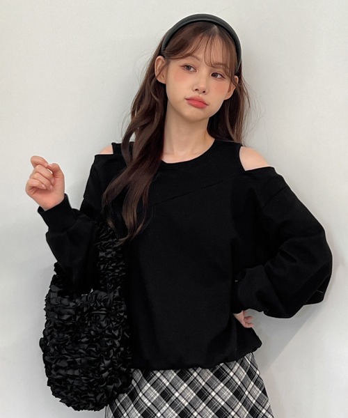 by muni:r(バイ ムニール)の「【着用動画あり・4色展開】ショルダーカットアウトスウェット(Tシャツ/カットソー・レディース・アイボリー/ブラック/グレー/チャコールグレー・FREE)」の22枚目の写真