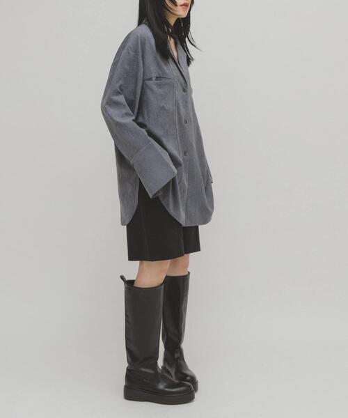 KBF(ケイビーエフ)の「ピーチスキンBIGシャツ(シャツ/ブラウス・レディース・チャコールグレー/アイボリー/グレー系その他・ONE)」の4枚目の写真