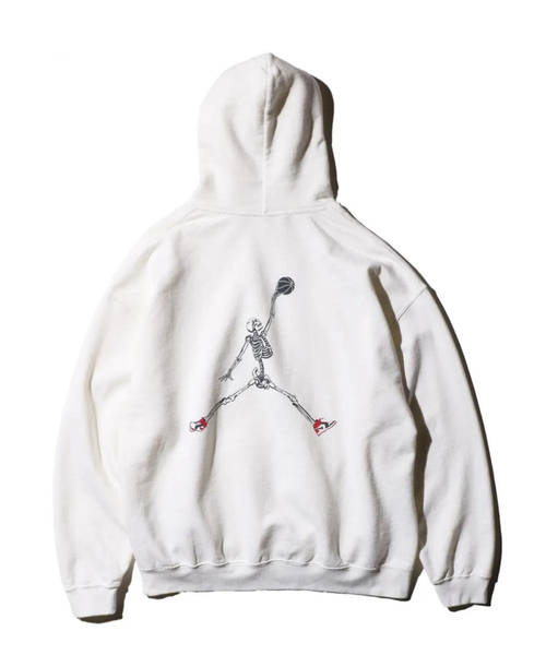 THRIFTY LOOK(スリフティールック)の「【THRIFTY LOOK /スリフティールック】JUMP SKULL PULL HOODIE/パーカー/裏起毛/ユーズド感/ユニセックス【WEB限定】(パーカー・メンズ・グレー/ホワイト/レッド/ブラック・XL/L/M/S)」の9枚目の写真