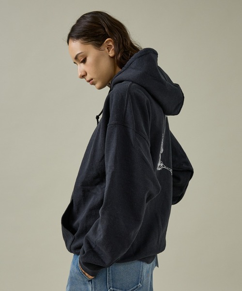 THRIFTY LOOK(スリフティールック)の「【THRIFTY LOOK /スリフティールック】JUMP SKULL PULL HOODIE/パーカー/裏起毛/ユーズド感/ユニセックス【WEB限定】(パーカー・メンズ・グレー/ホワイト/レッド/ブラック・XL/L/M/S)」の1枚目の写真