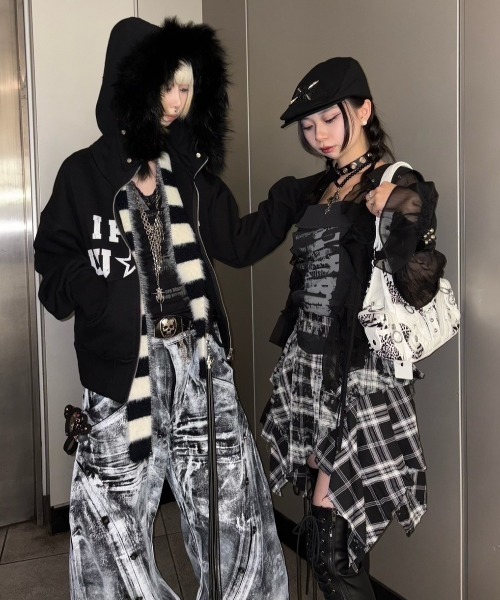 GATELESS(ゲートレス)の「【GATELESS】2WAY COATING SHOULDER BAG / 【ゲートレス】2ウェイコーティングショルダーバッグ(ショルダーバッグ・レディース・ブラック/ホワイト・ONE SIZE)」の3枚目の写真