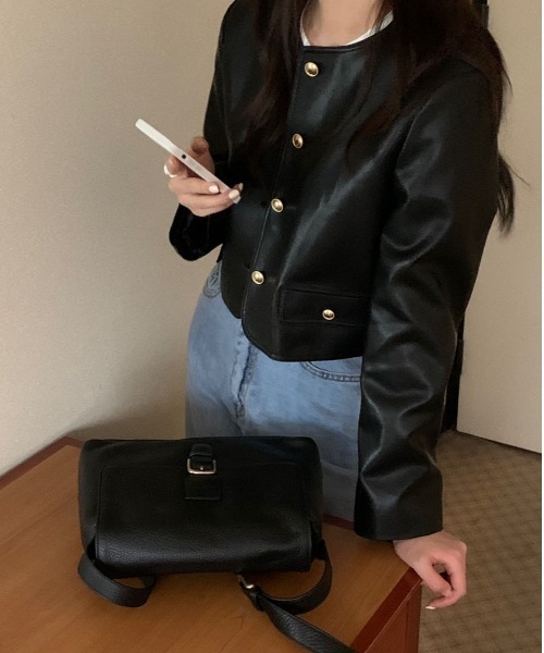a lot of love(ア ロット オブ ラブ)の「ノーカラー 合成皮革クロップドジャケット(その他アウター・レディース・ブラック・M/L)」の4枚目の写真