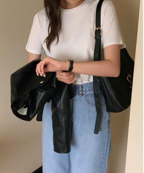 a lot of love(ア ロット オブ ラブ)の「ノーカラー 合成皮革クロップドジャケット(その他アウター・レディース・ブラック・M/L)」の2枚目の写真