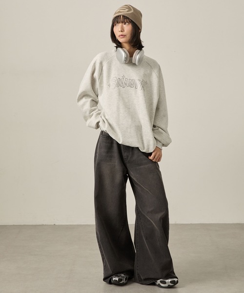 Snap club（スナップクラブ）の「【Snap club】ドロスト ラインストーン/ラメ刺繍 グラフィックラグランスウェット（スウェット・レディース・スミクロ/オートミール/ワイン系/グレー系・L/M）」の16枚目の写真