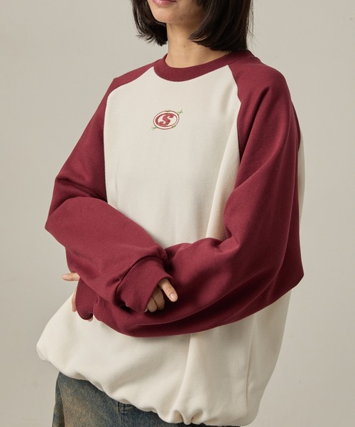 Snap club（スナップクラブ）の「【Snap club】ドロスト ラインストーン/ラメ刺繍 グラフィックラグランスウェット（スウェット・レディース・スミクロ/オートミール/ワイン系/グレー系・L/M）」の5枚目の写真