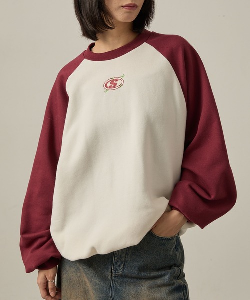 Snap club（スナップクラブ）の「【Snap club】ドロスト ラインストーン/ラメ刺繍 グラフィックラグランスウェット（スウェット・レディース・スミクロ/オートミール/ワイン系/グレー系・L/M）」の6枚目の写真