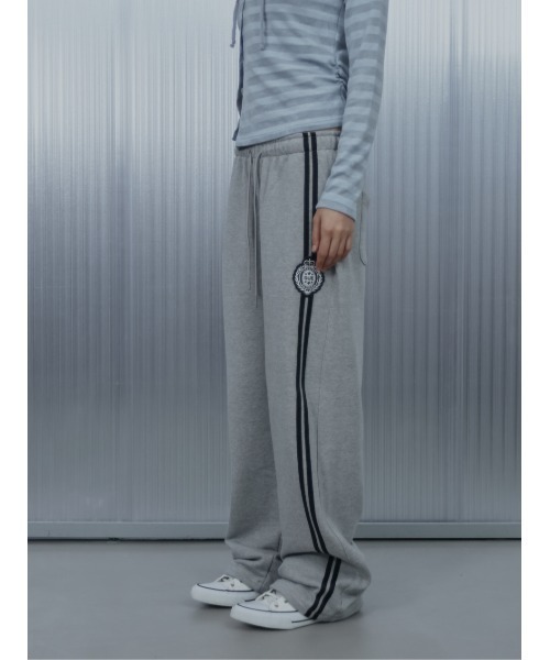 SETUPEXE(セットアップイーエックスイー)の「A'GEM/9 × .kom 『SETUPEXE/セットアップイーエックスイー』 PUNK WAPPEN SWEATPANTS/サイドラインロゴスウェットパンツ(スウェットパンツ・レディース・ブラック/グレー・FREE)」の7枚目の写真
