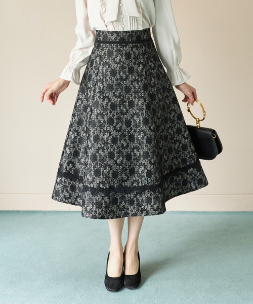 tocco closet(トッコ クローゼット)の「レースボンディングツイードフレアスカート(スカート・レディース・ブラック/グレー・M)」の1枚目の写真