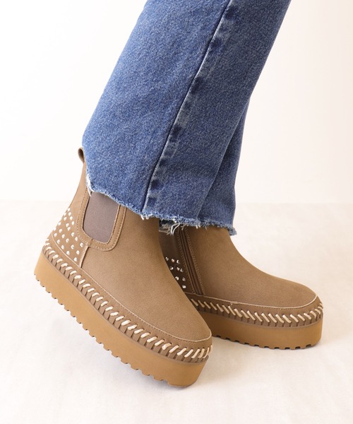 artemis by DIANA（アルテミスバイダイアナ）の「【軽量】厚底フェイクムートンブーツ（ブーツ・レディース・ベージュ/ブラック/グレー・S/M/L/XL）」の17枚目の写真