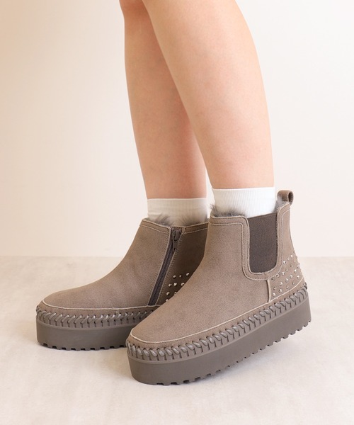 artemis by DIANA（アルテミスバイダイアナ）の「【軽量】厚底フェイクムートンブーツ（ブーツ・レディース・ベージュ/ブラック/グレー・S/M/L/XL）」の12枚目の写真