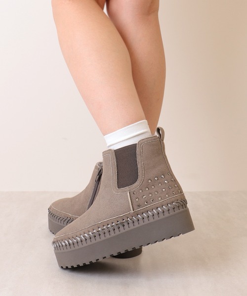 artemis by DIANA（アルテミスバイダイアナ）の「【軽量】厚底フェイクムートンブーツ（ブーツ・レディース・ベージュ/ブラック/グレー・S/M/L/XL）」の13枚目の写真