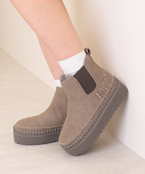 artemis by DIANA（アルテミスバイダイアナ）の「【軽量】厚底フェイクムートンブーツ（ブーツ・レディース・ベージュ/ブラック/グレー・S/M/L/XL）」の14枚目の写真