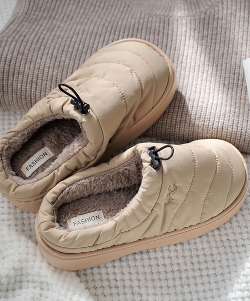 AmiAmi（アミアミ）の「【防寒・軽量】あったかモックシューズ 厚底ファースリッパ サボ/冬用サンダル/ペディンシューズ（その他シューズ・レディース・ピンク/ベージュ/アイボリー/ブラック・40-41/38-39/36-37）」の3枚目の写真