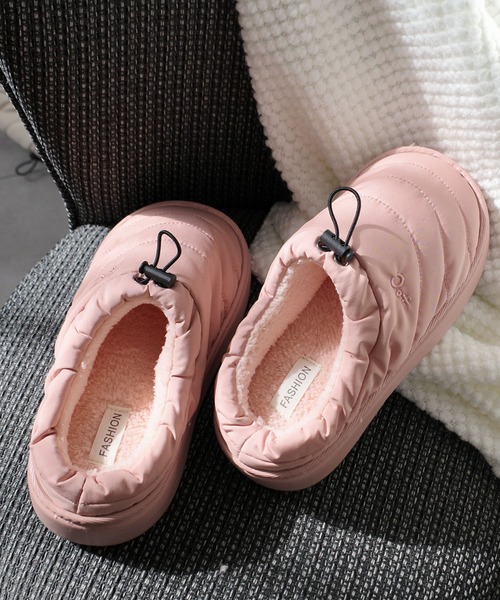 AmiAmi（アミアミ）の「【防寒・軽量】あったかモックシューズ 厚底ファースリッパ サボ/冬用サンダル/ペディンシューズ（その他シューズ・レディース・ピンク/ベージュ/アイボリー/ブラック・40-41/38-39/36-37）」の4枚目の写真