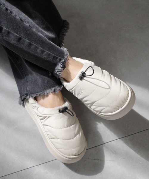 AmiAmi（アミアミ）の「【防寒・軽量】あったかモックシューズ 厚底ファースリッパ サボ/冬用サンダル/ペディンシューズ（その他シューズ・レディース・ピンク/ベージュ/アイボリー/ブラック・40-41/38-39/36-37）」の2枚目の写真