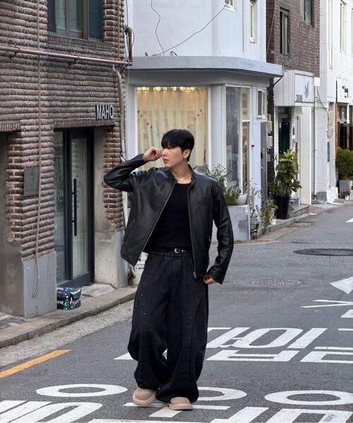 RSSC(アールエスエスシー)の「CURVED INCISION BALLOON DENIM PANTS - BLACK(デニムパンツ・レディース・その他・1/2)」の10枚目の写真