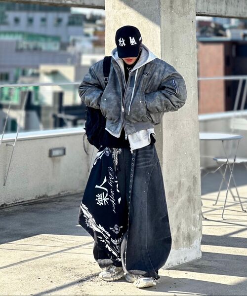 RSSC(アールエスエスシー)の「CURVED INCISION BALLOON DENIM PANTS - BLACK(デニムパンツ・レディース・その他・1/2)」の11枚目の写真