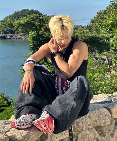 RSSC(アールエスエスシー)の「CURVED INCISION BALLOON DENIM PANTS - BLACK(デニムパンツ・レディース・その他・1/2)」の22枚目の写真