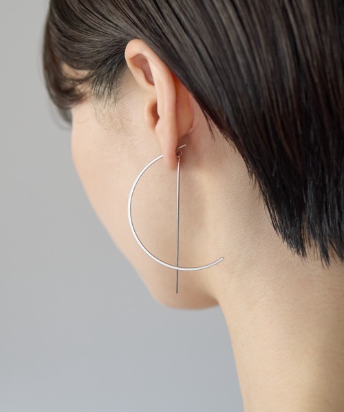 ciite' surgical stainless(シーテサージカルステンレス)の「【 金属アレルギー対応 】 ハーフサークルピアス サージカルステンレス(ピアス(両耳用)・レディース・ゴールド/シルバー・FREE)」の1枚目の写真