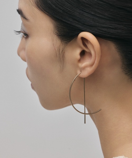 ciite' surgical stainless(シーテサージカルステンレス)の「【 金属アレルギー対応 】 ハーフサークルピアス サージカルステンレス(ピアス(両耳用)・レディース・ゴールド/シルバー・FREE)」の2枚目の写真