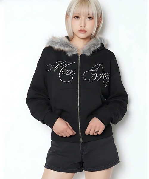 .KOM(ドットコム)の「A'GEM/9 × .kom 『.kom/ドットケーオーエム』ラインストーンジップアップパーカー(パーカー・レディース・ブラック・FREE)」の4枚目の写真