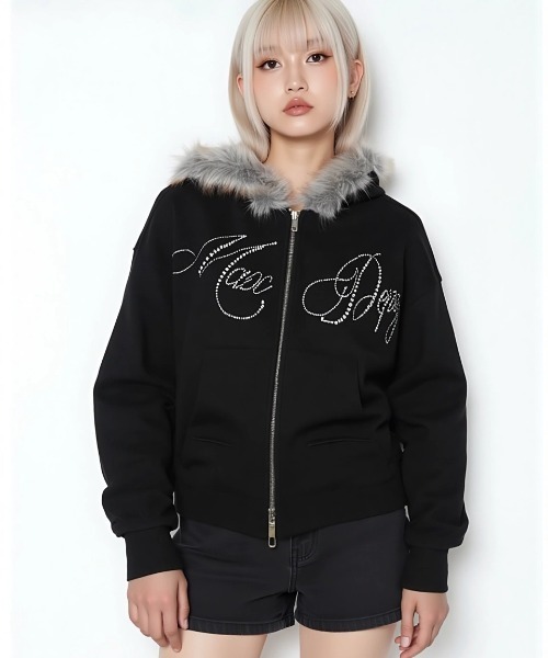 .KOM(ドットコム)の「A'GEM/9 × .kom 『.kom/ドットケーオーエム』ラインストーンジップアップパーカー(パーカー・レディース・ブラック・FREE)」の3枚目の写真