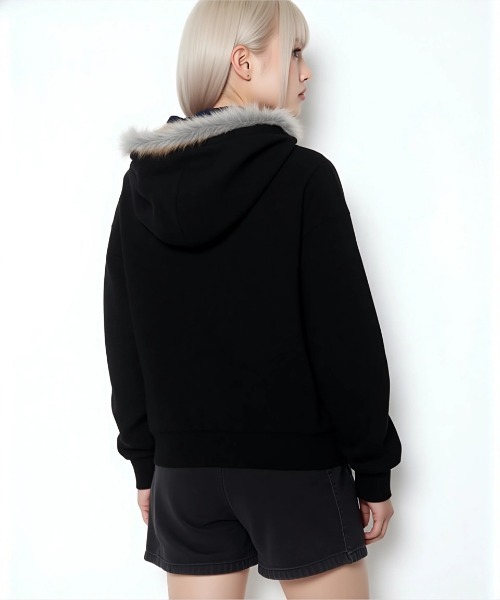 .KOM(ドットコム)の「A'GEM/9 × .kom 『.kom/ドットケーオーエム』ラインストーンジップアップパーカー(パーカー・レディース・ブラック・FREE)」の9枚目の写真