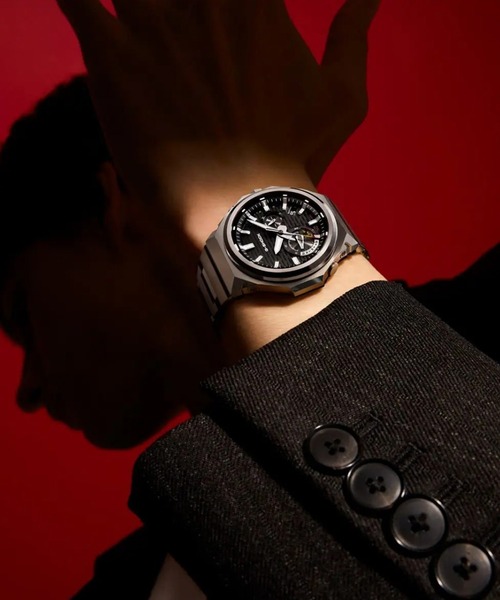 G-SHOCK（ジーショック）の「G-SHOCK/ジーショック 腕時計 G-STEEL GST-B1000D-1AJF（アナログ腕時計・メンズ・シルバー・FREE）」の3枚目の写真