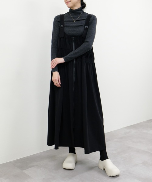 DOLLUPOOPS（ドールアップウップス）の「ギャザーフロントジップジャンパースカート（ジャンパースカート・レディース・ブラック/ライトベージュ・FREE）」の2枚目の写真