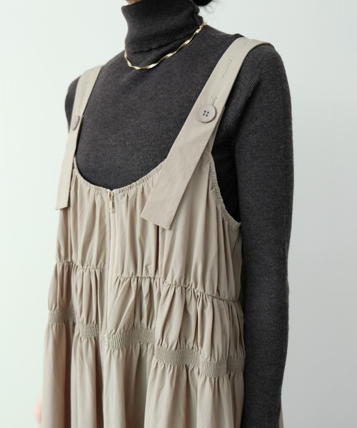 DOLLUPOOPS（ドールアップウップス）の「ギャザーフロントジップジャンパースカート（ジャンパースカート・レディース・ブラック/ライトベージュ・FREE）」の12枚目の写真