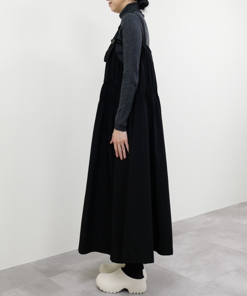 DOLLUPOOPS（ドールアップウップス）の「ギャザーフロントジップジャンパースカート（ジャンパースカート・レディース・ブラック/ライトベージュ・FREE）」の4枚目の写真