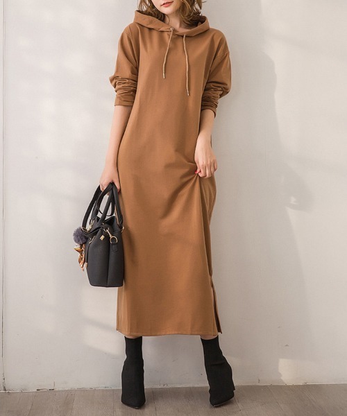 SallyLunn(サリーラン)の「シンプルフードスウェットワンピース(ワンピース・レディース・ブラウン/ブラック/ベージュ/カーキ・LARGE/MEDIUM)」の2枚目の写真