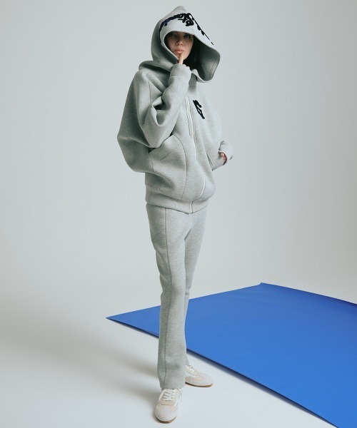 ダンボールロゴジップフーディー(WEB限定)（パーカー）｜ESSENTIAL