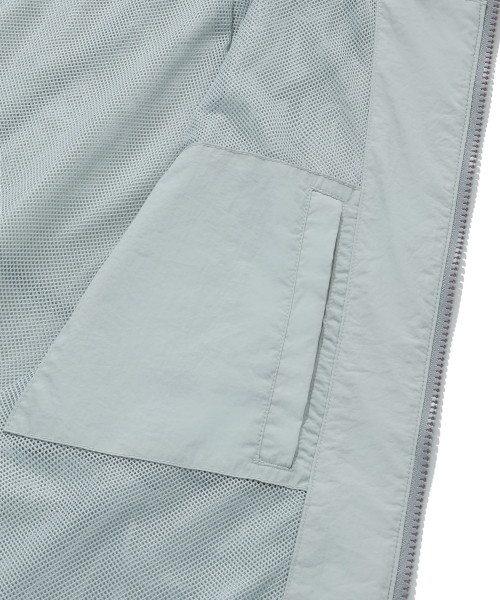 COVERNAT（カバーナット）の「コンフィナイロンウィンドブレーカー ジャンパー ライトグレー（ナイロンジャケット・レディース・その他・X-SMALL/XX-LARGE/LARGE/MEDIUM/SMALL/X-LARGE）」の11枚目の写真