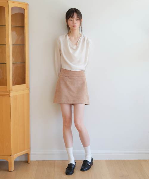 YUPPE(ヨッペ)の「SUEDE POCKET SKIRT_BEIGE(スカート・レディース・その他・SMALL/MEDIUM)」の3枚目の写真