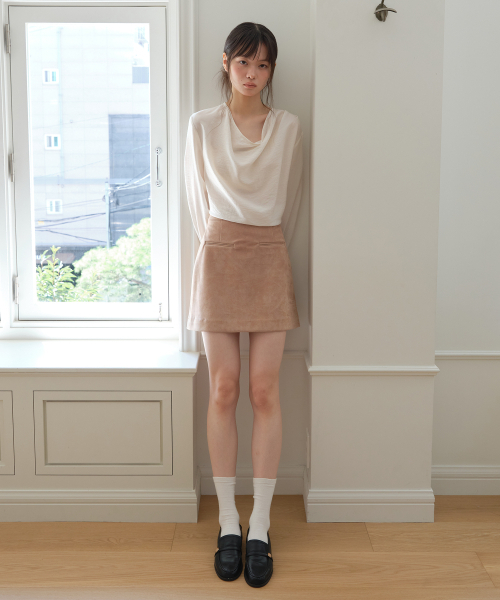YUPPE(ヨッペ)の「SUEDE POCKET SKIRT_BEIGE(スカート・レディース・その他・SMALL/MEDIUM)」の4枚目の写真