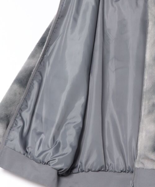 CECIL McBEE（セシルマクビー）の「タイダイ柄ファーフーディーブルゾン（その他アウター・レディース・ブラック/ブルー・MEDIUM/LARGE）」の3枚目の写真