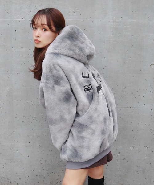 CECIL McBEE（セシルマクビー）の「タイダイ柄ファーフーディーブルゾン（その他アウター・レディース・ブラック/ブルー・MEDIUM/LARGE）」の8枚目の写真