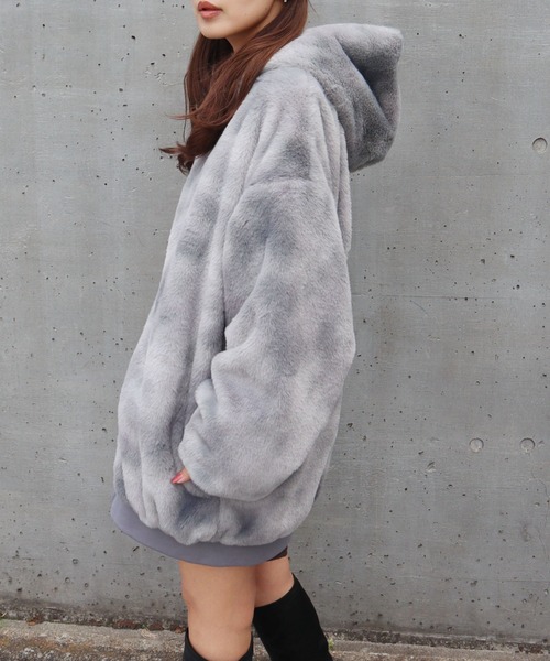 CECIL McBEE（セシルマクビー）の「タイダイ柄ファーフーディーブルゾン（その他アウター・レディース・ブラック/ブルー・MEDIUM/LARGE）」の9枚目の写真