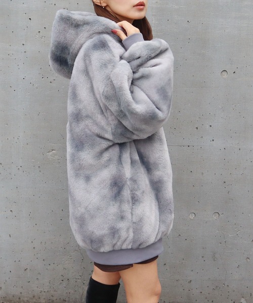 CECIL McBEE（セシルマクビー）の「タイダイ柄ファーフーディーブルゾン（その他アウター・レディース・ブラック/ブルー・MEDIUM/LARGE）」の11枚目の写真