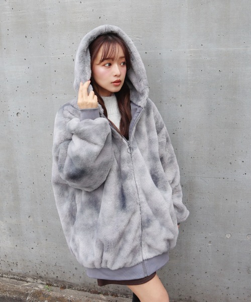 CECIL McBEE（セシルマクビー）の「タイダイ柄ファーフーディーブルゾン（その他アウター・レディース・ブラック/ブルー・MEDIUM/LARGE）」の12枚目の写真