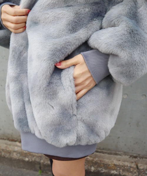 CECIL McBEE（セシルマクビー）の「タイダイ柄ファーフーディーブルゾン（その他アウター・レディース・ブラック/ブルー・MEDIUM/LARGE）」の15枚目の写真