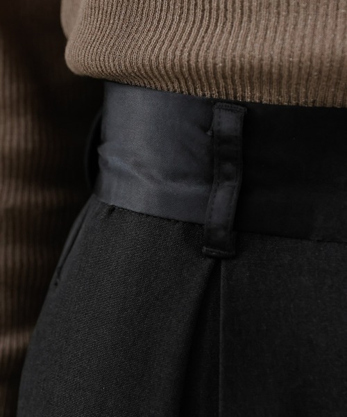 en CAnAF(エンカナフ)の「【美シルエットが叶う大人のタックパンツ】ヴィンテージ サテン ベルト タック ワイド パンツ(スラックス・レディース・チャコールグレー/ブラック/ベージュ・フリー)」の8枚目の写真