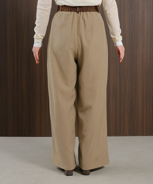 en CAnAF(エンカナフ)の「【美シルエットが叶う大人のタックパンツ】ヴィンテージ サテン ベルト タック ワイド パンツ(スラックス・レディース・チャコールグレー/ブラック/ベージュ・フリー)」の22枚目の写真