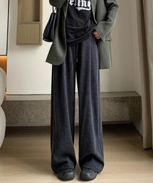 オフィスカジュアルなレディースコーデュロイワイドパンツ