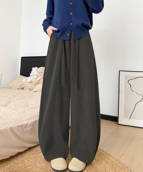 Miniministore(ミニミニストア)の「ワイドカーブパンツレディースワイドパンツ(スラックス・レディース・オフホワイト/ワインレッド/カーキ/チャコールグレー/ブラック/ブラウン・FREE)」の1枚目の写真