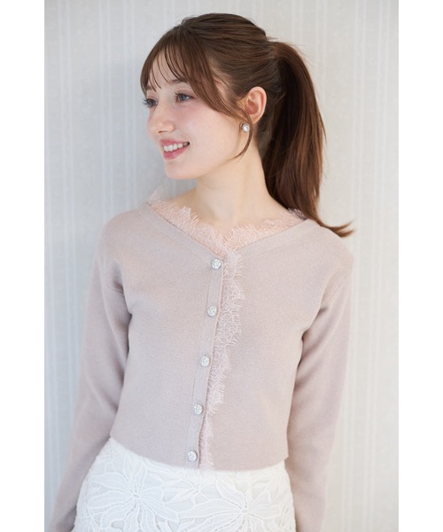 tocco closet（トッコ　クローゼット）の「ビジュー釦スカラップレース装飾ラメニットカーディガン（カーディガン/ボレロ・レディース・ライトブルー/ピンクベージュ/オフホワイト・M）」の3枚目の写真